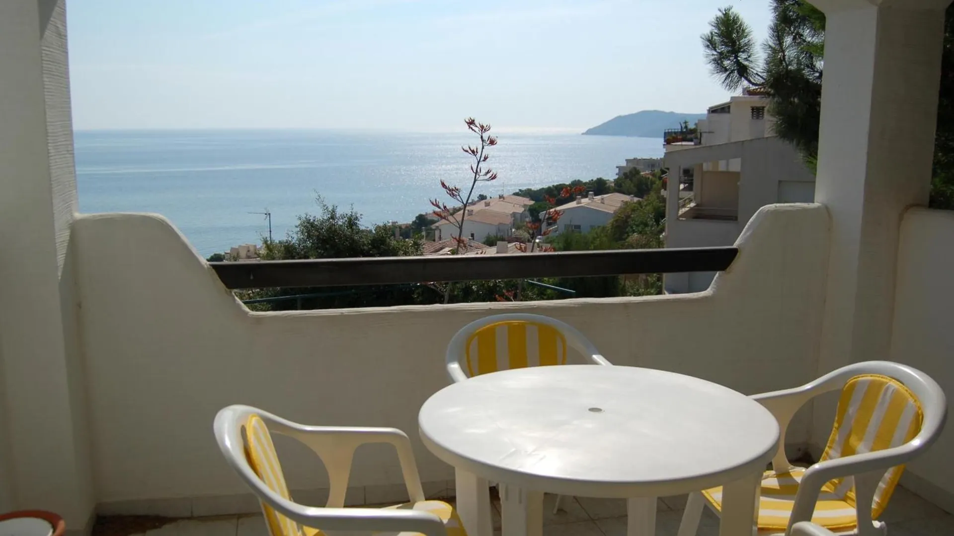 Cel 103 Apartamento Luminoso Y Sencillo En Residencial Ajardinado Con Piscina Comunitaria - Es-228-22 Llanca 0*,  Spain